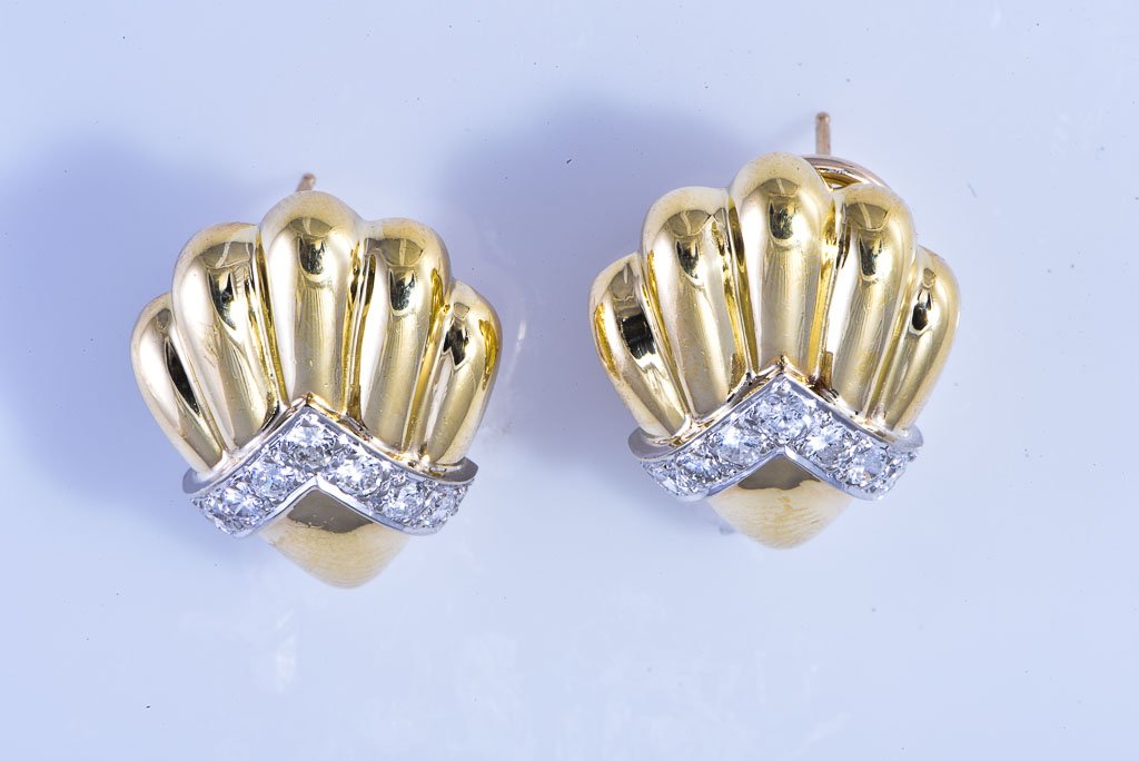 18Kt Yellow Gold Shell Style Diamond Earrings