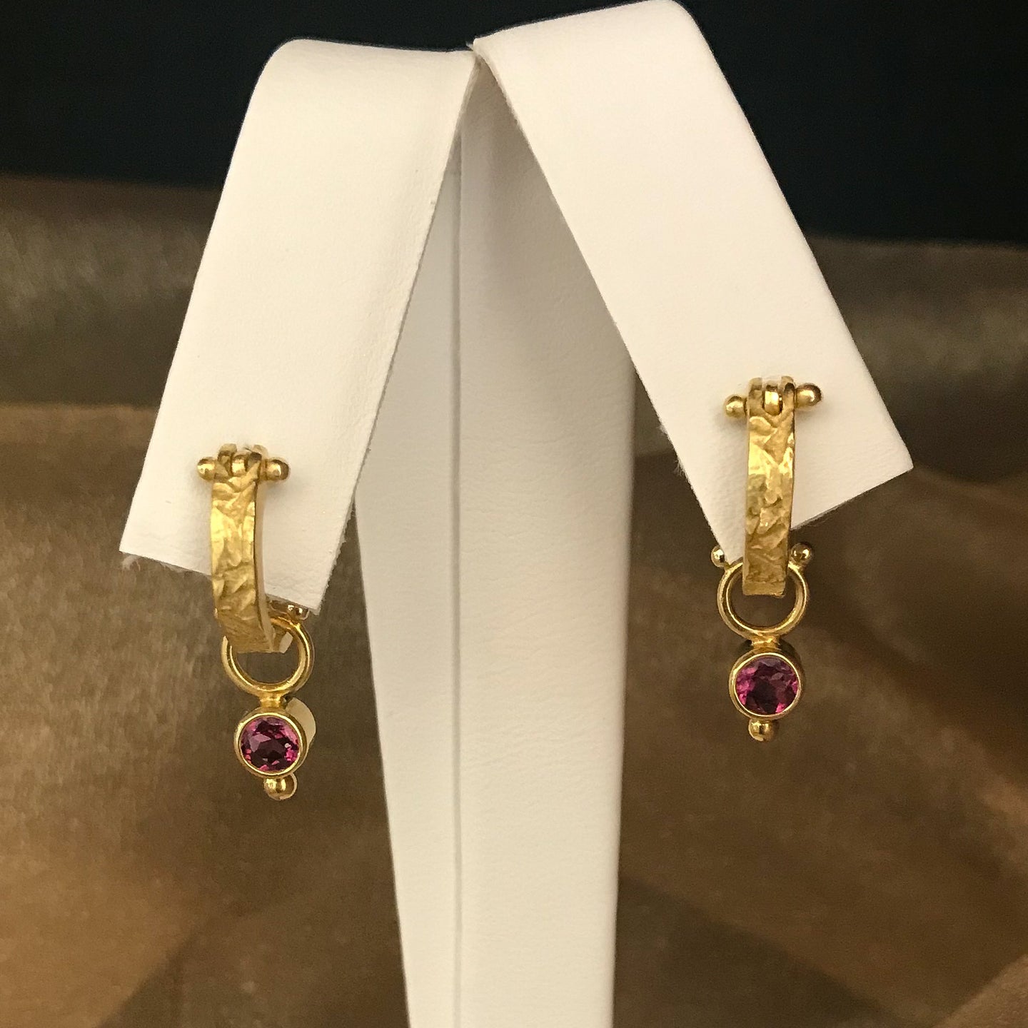 18Kt Yellow Gold Huggie Earrings with Garnets
